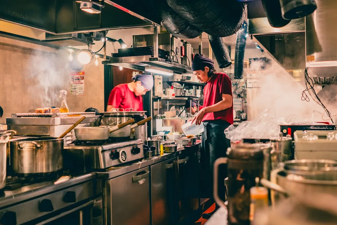 微波炉与电烤箱能耗对比：重庆餐饮企业如何优化厨房电器配置