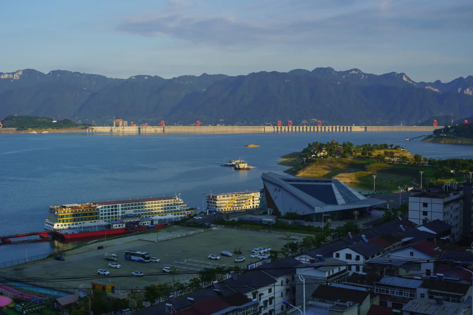 2025年厨房小电行业技术趋势：微波炉与电烤箱智能化升级方向